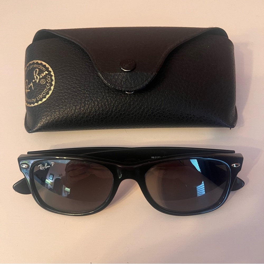 Ray Ban New Wayfarer with Black Frame with Polarized Lenses RB2132